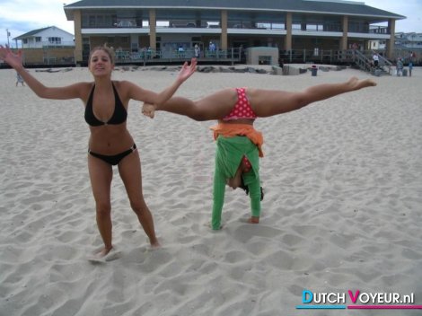 handstand op het strand