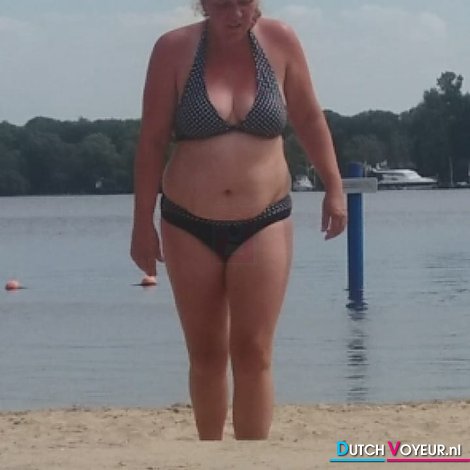 aleen op het strand