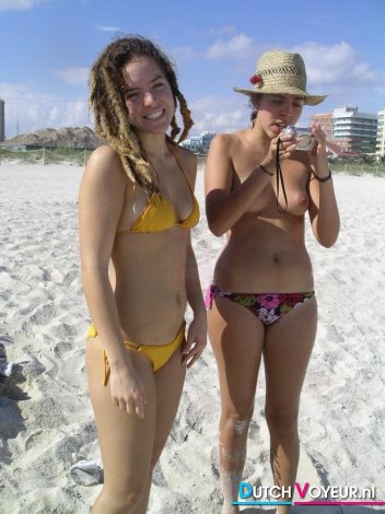 Studenten op het strand