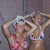 Douche Babes met schuim in het haar