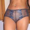 geile juffer hangt gesmeerd in de sexverslaafde G-string