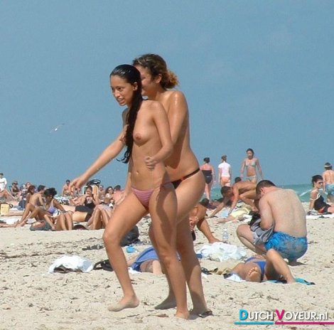 een geliefde nudisten